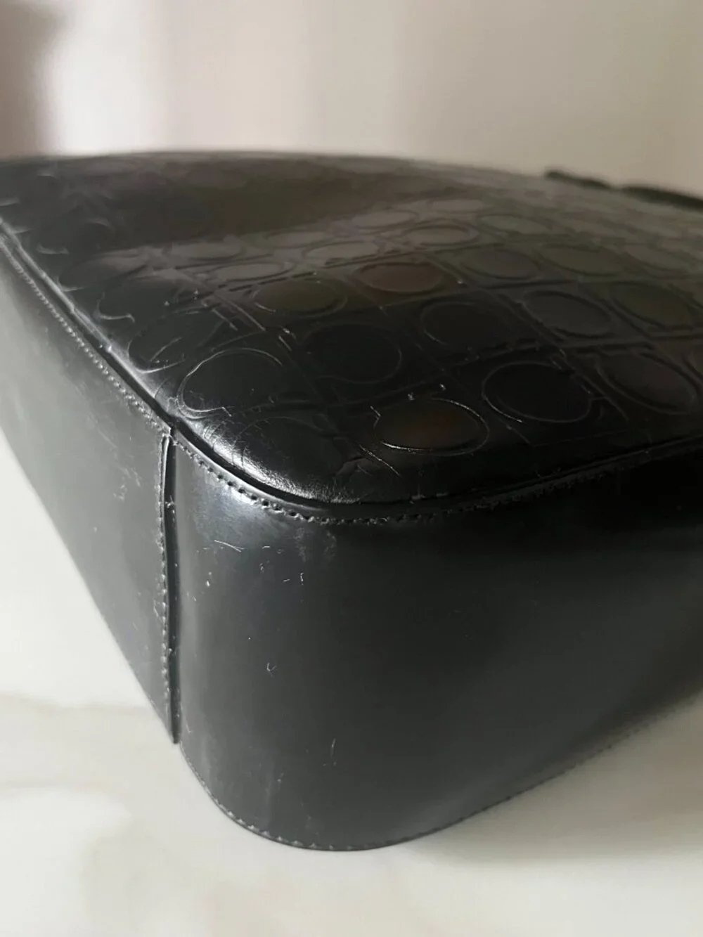 Ferragamo Gancini Embossed Black Leather Shoulder Bag AU-21 1796 - Picture 6 of 16